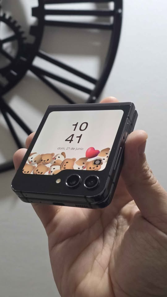 Vendo Samsung Z flip 5 libre 256gb 8ram , NO PERMUTO