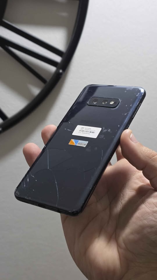 Vendo Samsung S10E libre 128gb 6ram nfc MINIMO DETALLE VIDRIO Y TAPA , NO PERMUTO