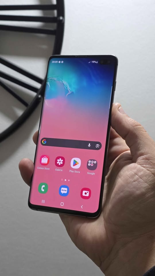 Vendo Samsung S10 PLUS libre 128gb 8ram , MINIMO DETALLE VIDRIO , NO PERMUTO