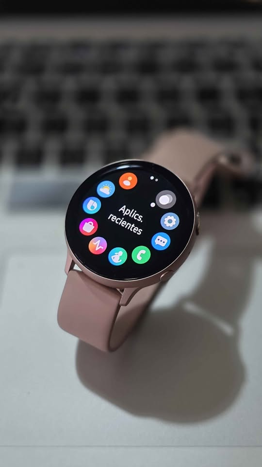 Vendo Samsung watch active 2 4gb , IMPECABLE , NO PERMUTO