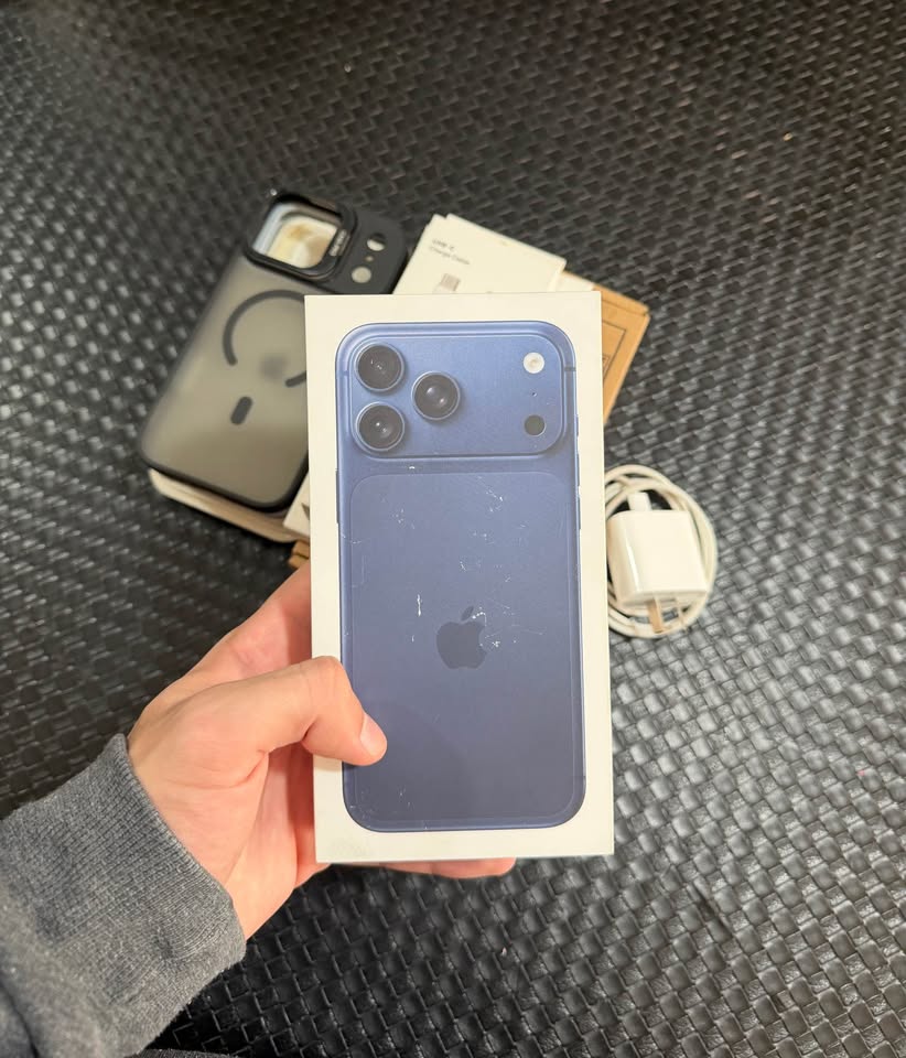 Vendo iPhone 17 pro Max , 256 GB color blue night .( acepto permuta )