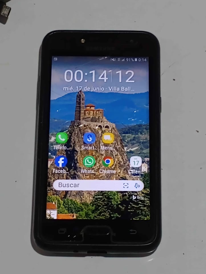 Samsung J2 memoria 16GB con wsp cargador original y funda impecable $60000 retira x Villa Ballester