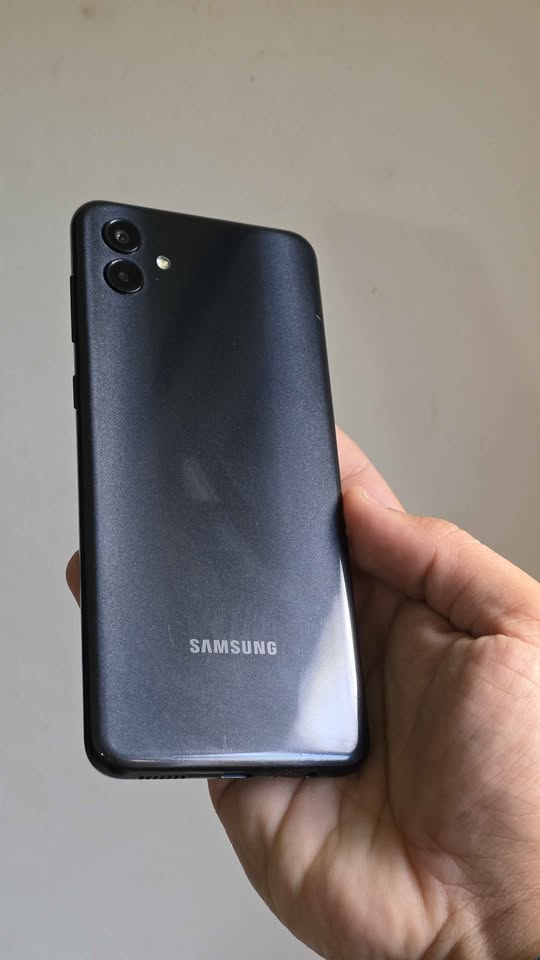 Vendo Samsung A04 libre 64gb 4ram huella , IMPECABLE , NO PERMUTO