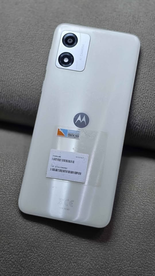 Vendo Motorola E13 libre 64gb , IMPECABLE , NO PERMUTO