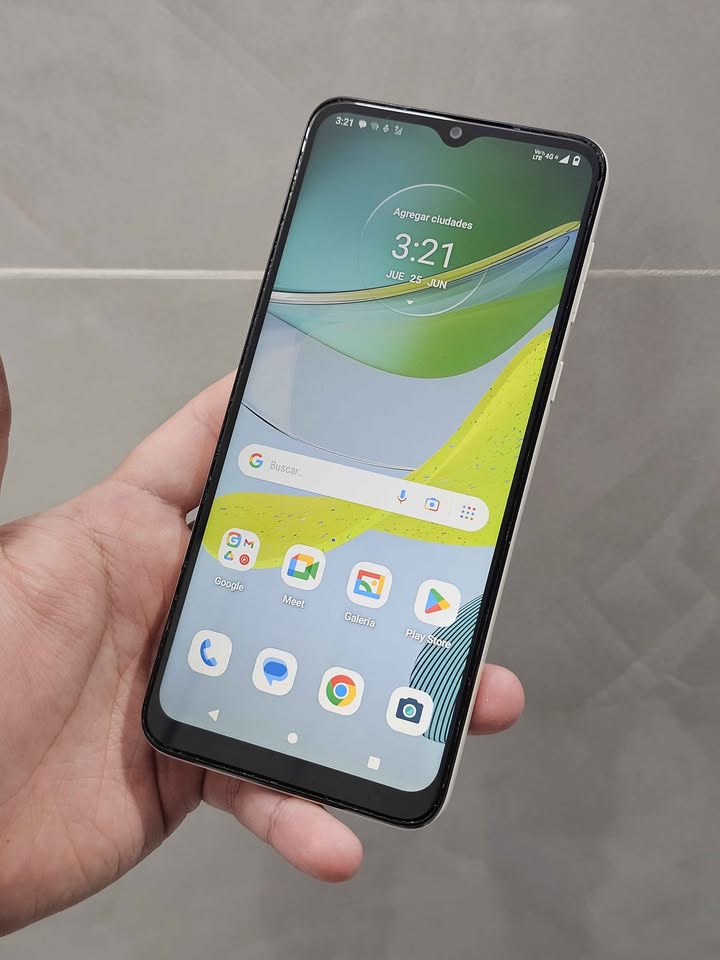 Motorola E13, Libre De Fabrica, 64gb/2gb de ram. Detalle no funciona cámara trasera.