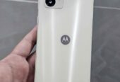 Motorola E13, Libre De Fabrica, 64gb/2gb de ram. Detalle no funciona cámara trasera.