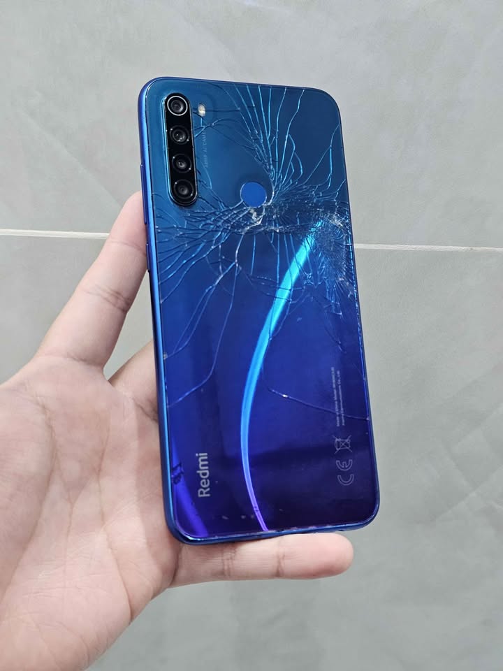 Redmi Note 8, Libre De Fabrica, 64gb/4gb de ram. Detalle tapa astillado.