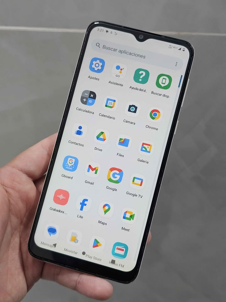 Motorola E13, Libre De Fabrica, 64gb/2gb de ram. Detalle no funciona cámara trasera.