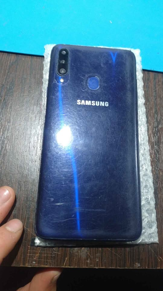 Samsung galaxy a20s libre astillado anda normal