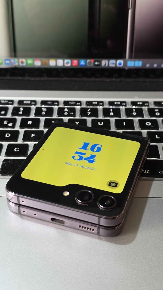 Vendo Samsung Z FLIP 5 libre 256gb 8ram IMPECABLE , NO PERMUTO