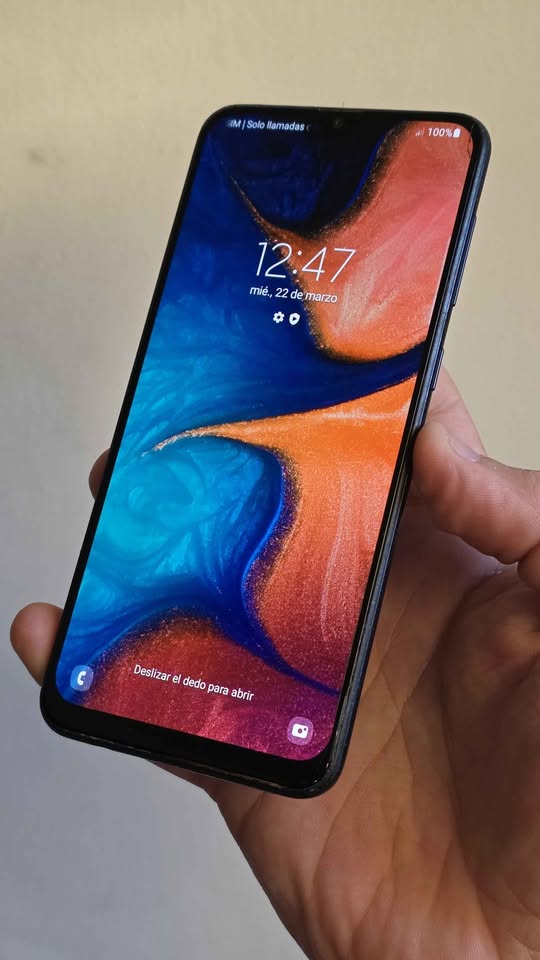 Vendo Samsung A20 libre 32gb 3ram huella , NO PERMUTO.