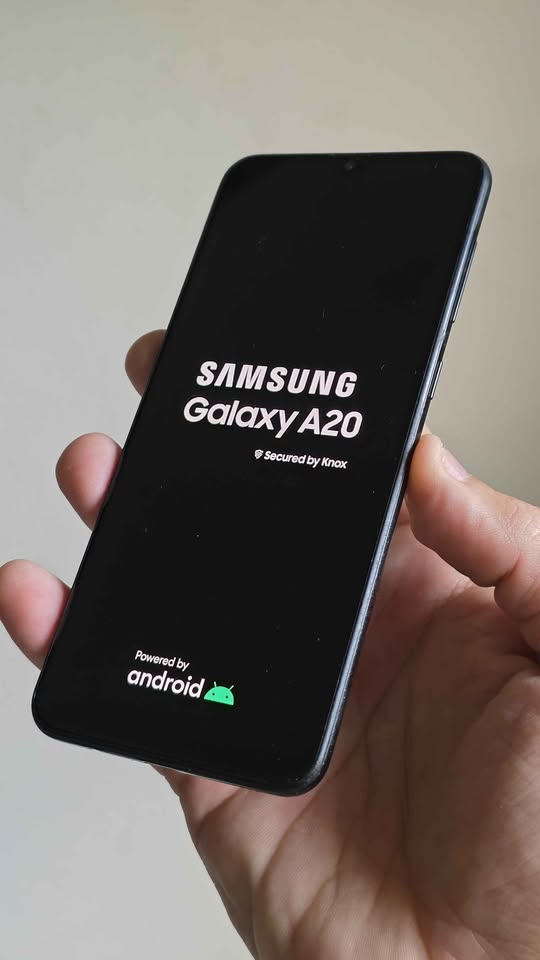 Vendo Samsung A20 libre 32gb 3ram huella, IMPECABLE , NO PERMUTO