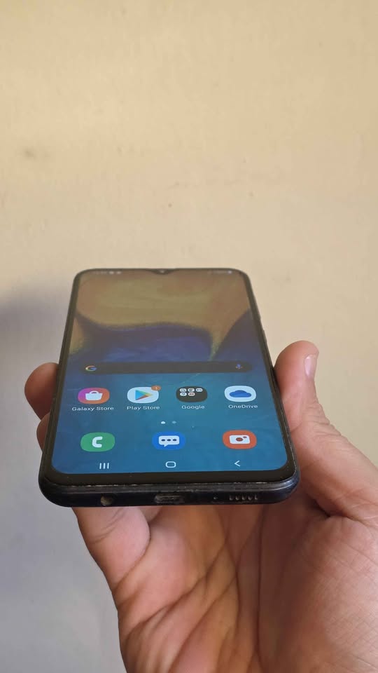 Vendo Samsung A20 libre 32gb 3ram huella , NO PERMUTO.