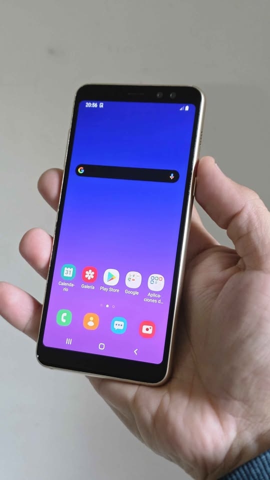 Vendo Samsung A8 2018 libre 32gb 4ram huella nfc , IMPECABLE , NO PERMUTO