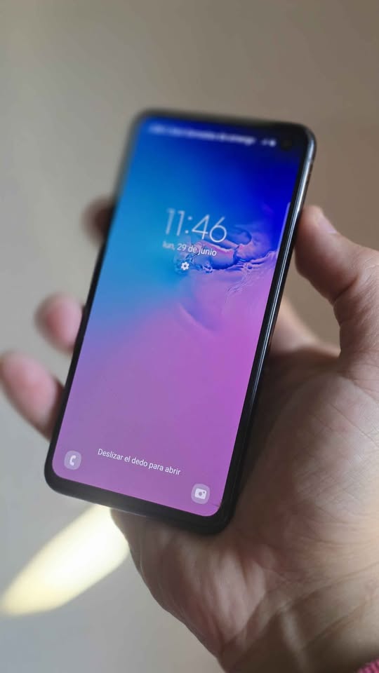 Vendo Samsung S10E libre 128gb 6ram nfc MINIMO DETALLE VIDRIO Y TAPA , NO PERMUTO