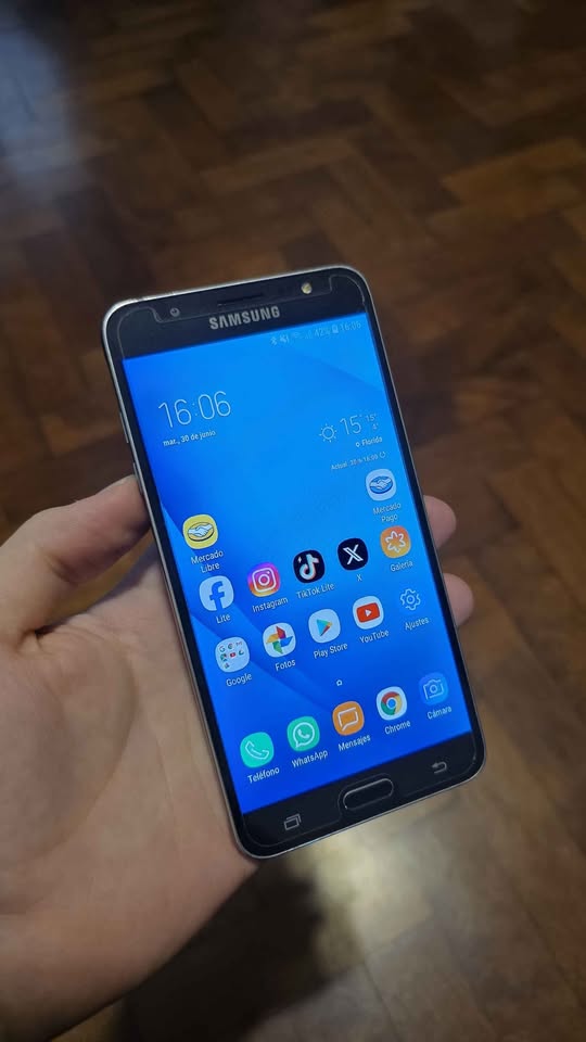 SAMSUNG GALAXY J7 2016 LIBRE 16GB ANDROID 8 EN BUENAS CONDICIONES