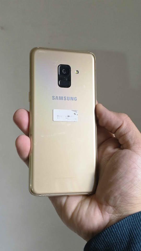 Vendo Samsung A8 2018 libre 32gb 4ram huella nfc , IMPECABLE , NO PERMUTO