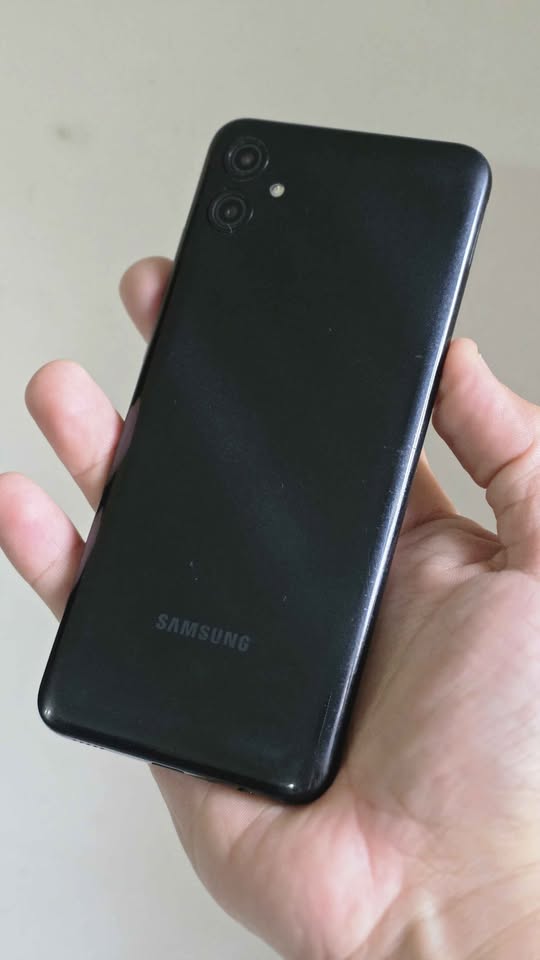Vendo Samsung A04E libre 64gb 4ram MINIMO DETALLE VIDRIO , NO PERMUTO