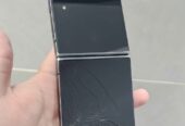 Samsung Zflip4, Libre Esim, 256gb/8gb de ram. Con detalles tal cual las fotos..