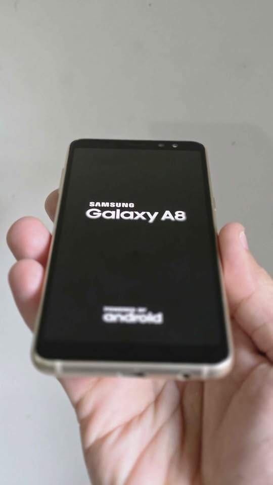 Vendo Samsung A8 2018 libre 32gb 4ram huella nfc , IMPECABLE , NO PERMUTO