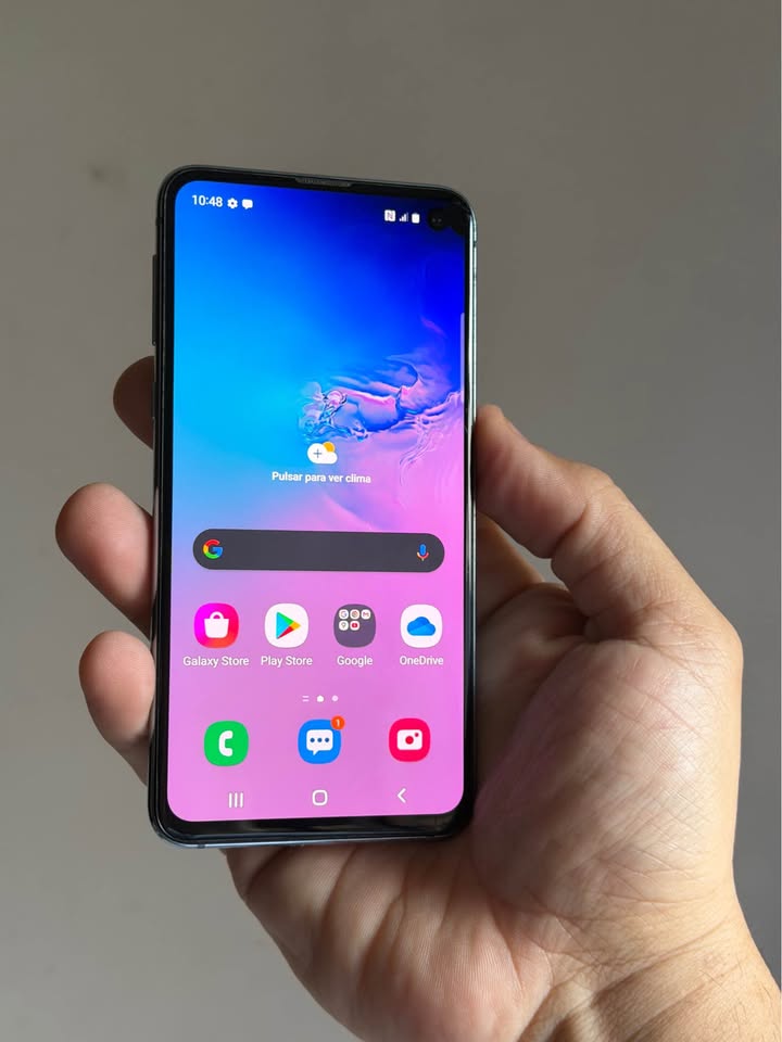 Vendo Samsung S10e libre 128gb 6ram NFC mínimo detalle manchita no influye , NO PERMUTO
