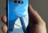 Vendo Samsung S10e libre 128gb 6ram NFC mínimo detalle manchita no influye , NO PERMUTO