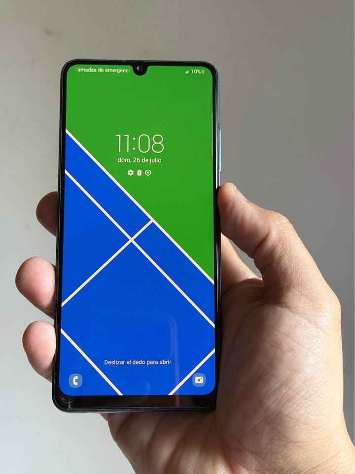 Vendo Samsung A32 libre 128gb 4ram MÍNIMO DETALLE VIDRIO , NO PERMUTO