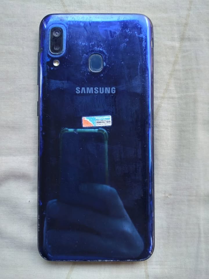 Samsung Galaxy A20 (hay que hacerle frp) en muy buen estado y con modulo nuevo) en oferta a $72.400