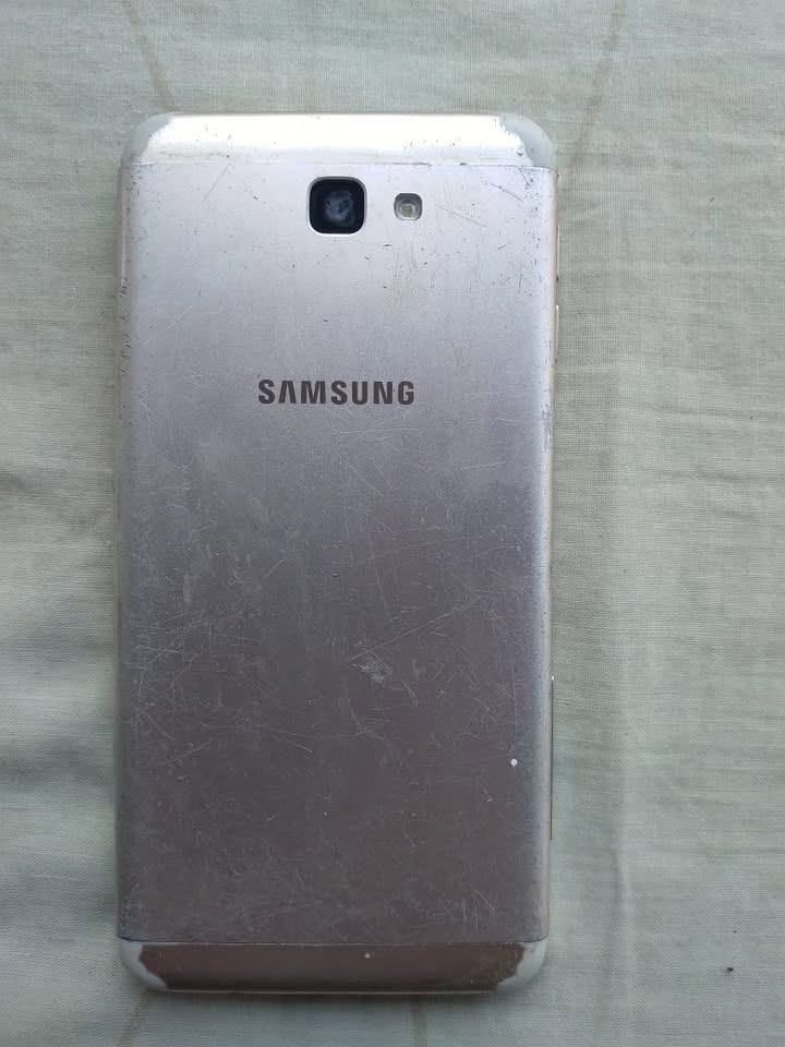 Samsung Galaxy J7 Prime (Modulo roto y falta puerto de carga a colocar) en oferta $7.400