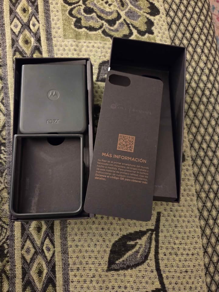 Motorola Razr 60 Ultra Full Box