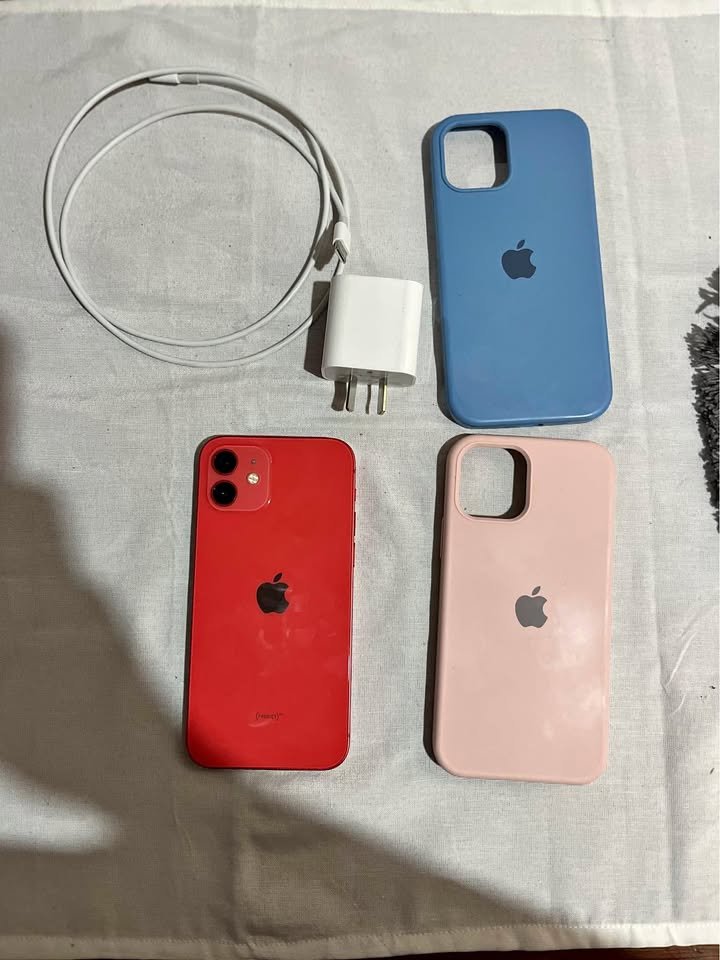 iPhone 12 Red