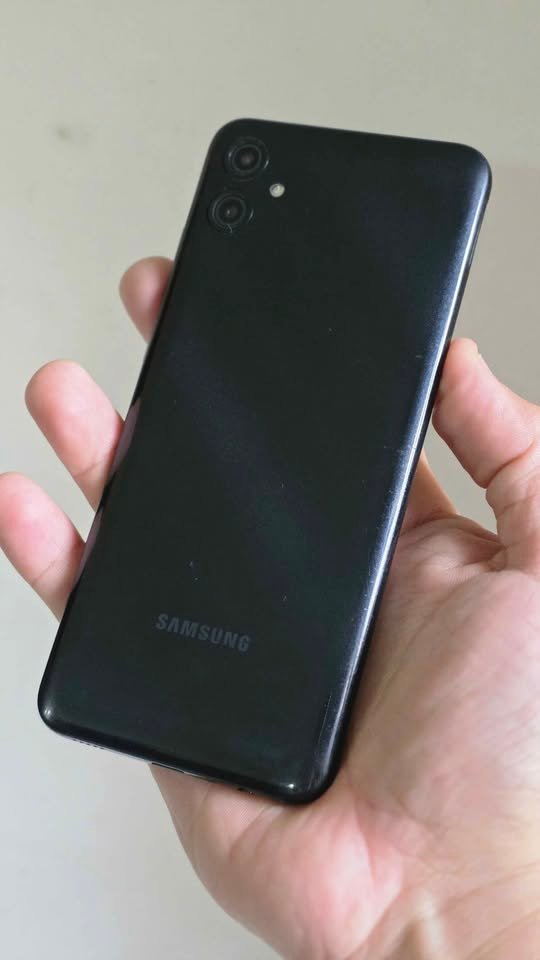 Vendo Samsung A04E libre 64gb 4ram MINIMO DETALLE VIDRIO , NO PERMUTO