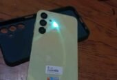 Permuto Samsung Galaxy A15 128 GB color amarillo. Está como nuevo