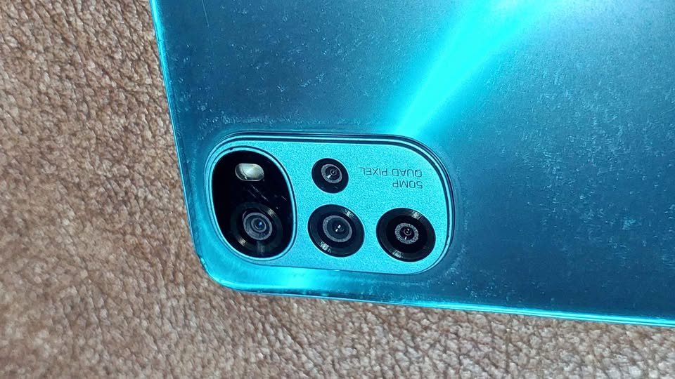 Motorola Moto G22 con Templado y Cargador liquido