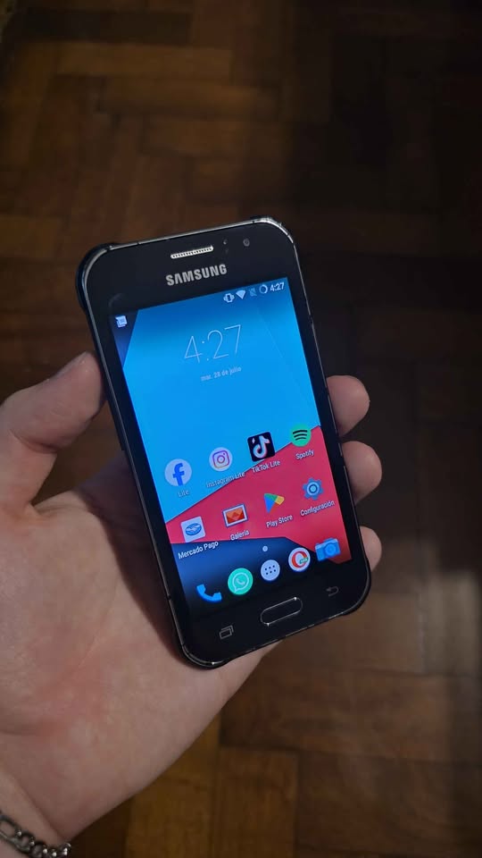 SAMSUNG GALAXY J1 ACE LIBRE 8GB ANDROID 7 EN BUEN ESTADO