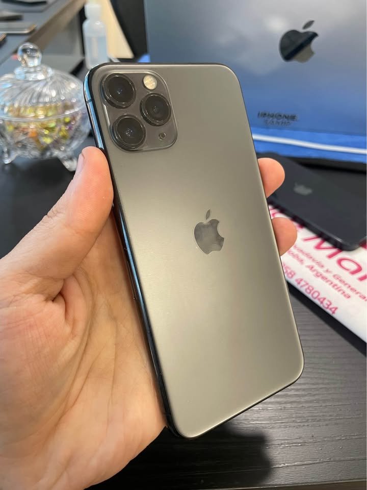 IPhone 11 PRO (75% y64GB) trizado 220MIL (funciona prefecto todo)