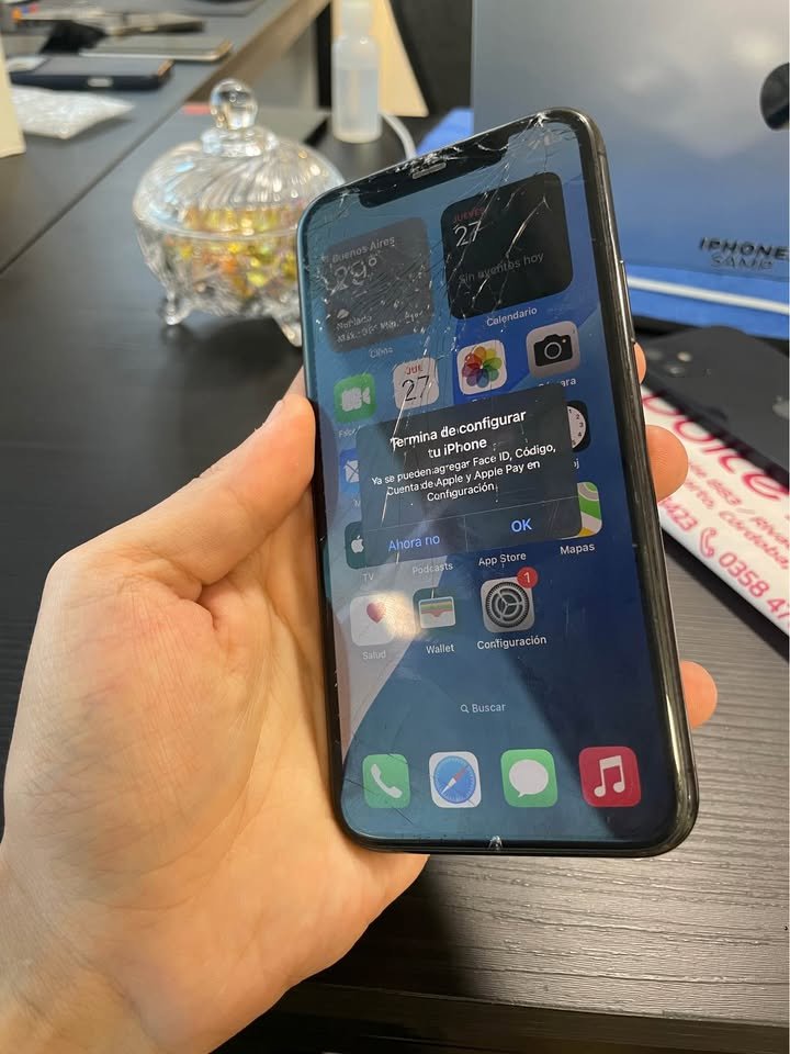 IPhone 11 PRO (75% y64GB) trizado 220MIL (funciona prefecto todo)