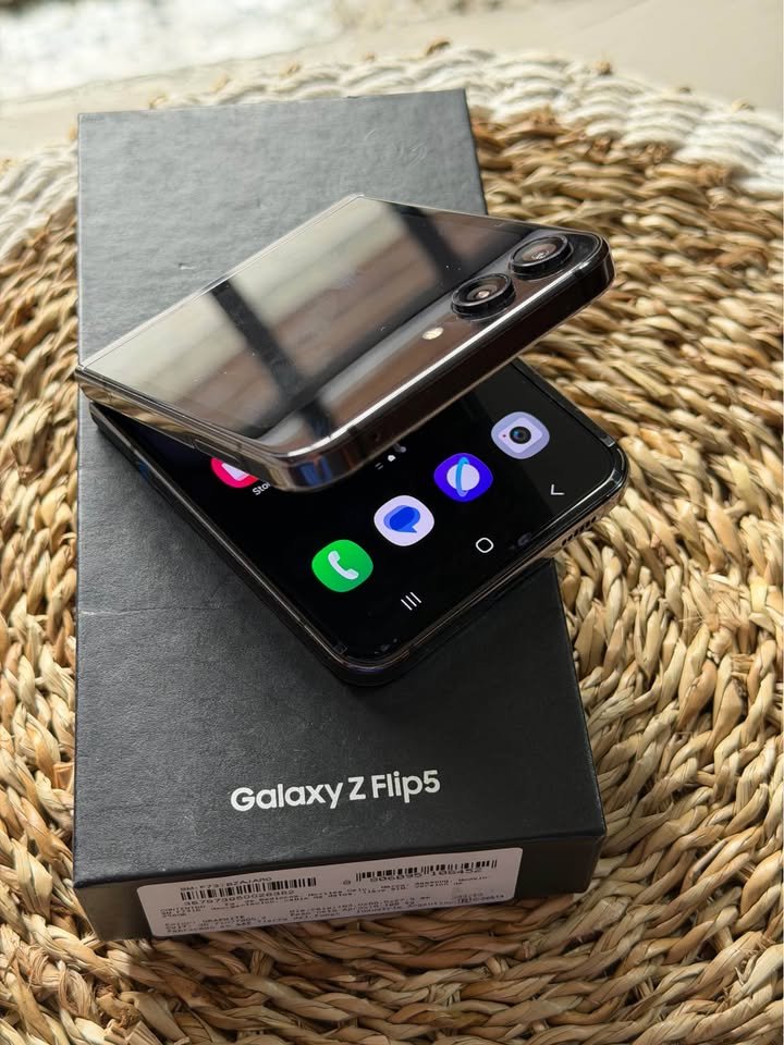 Vendo Samsung Z flip 5 libre 256gb 8ram , IMPECABLE SIN USO , COMPLETO, NO PERMUTO