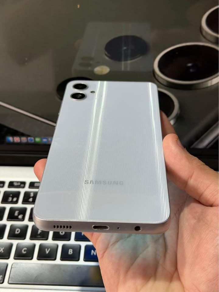 Vendo Samsung A05 libre 64gb 4ram huella , IMPECABLE, NO PERMUTO