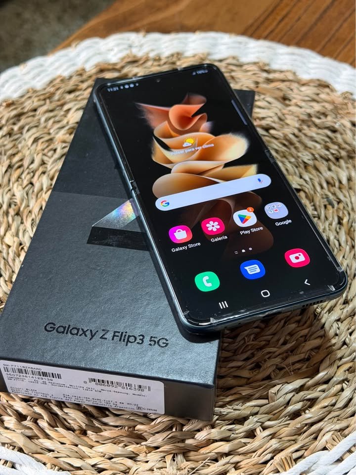 Vendo Samsung Z flip 3 libre 128gb 8ram , IMPECABLE NADA DE USO , COMPLETO , NO PERMUTO