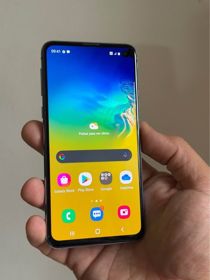 Vendo Samsung S10e libre 128gb 6ram NFC , MÍNIMO DETALLE MANCHITA ARRIBA , NO PERMUTO