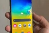 Vendo Samsung S10e libre 128gb 6ram NFC , MÍNIMO DETALLE MANCHITA ARRIBA , NO PERMUTO