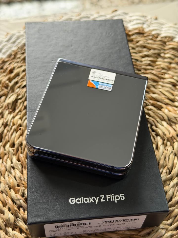 Vendo Samsung Z flip 5 libre 256gb 8ram , IMPECABLE SIN USO , COMPLETO, NO PERMUTO