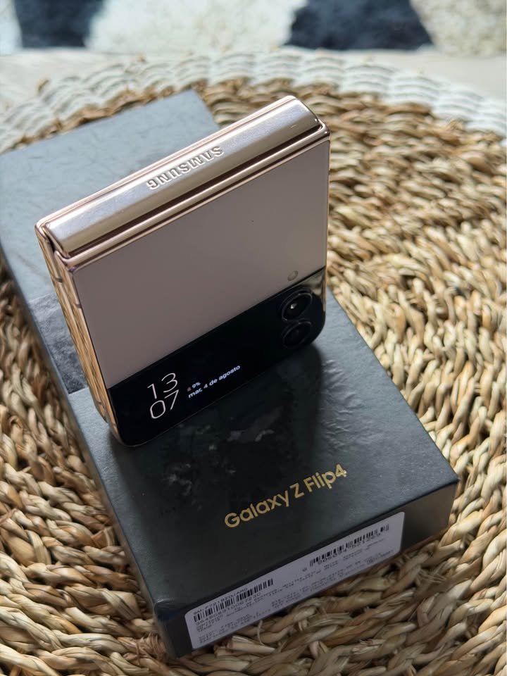Vendo Samsung Z flip 4 libre 128gb 8ram , IMPECABLE SIN USO , COMPLETO, NO PERMUTO