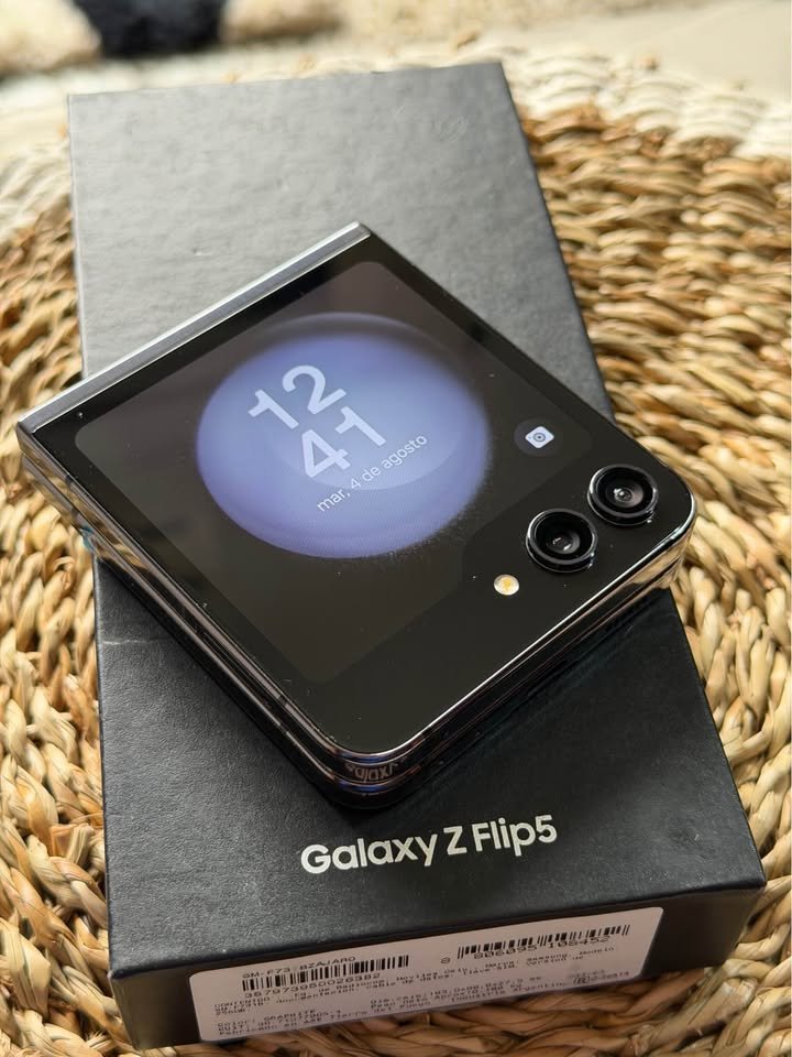 Vendo Samsung Z flip 5 libre 256gb 8ram , IMPECABLE SIN USO , COMPLETO, NO PERMUTO