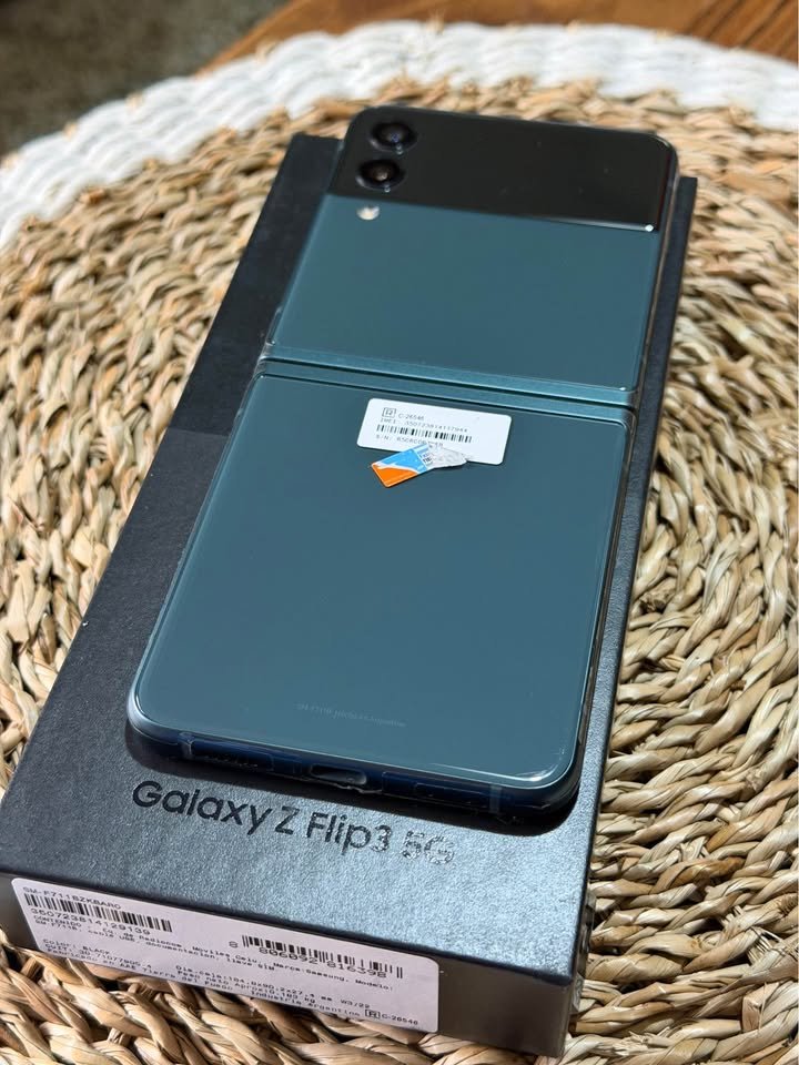 Vendo Samsung Z flip 3 libre 128gb 8ram , IMPECABLE NADA DE USO , COMPLETO , NO PERMUTO