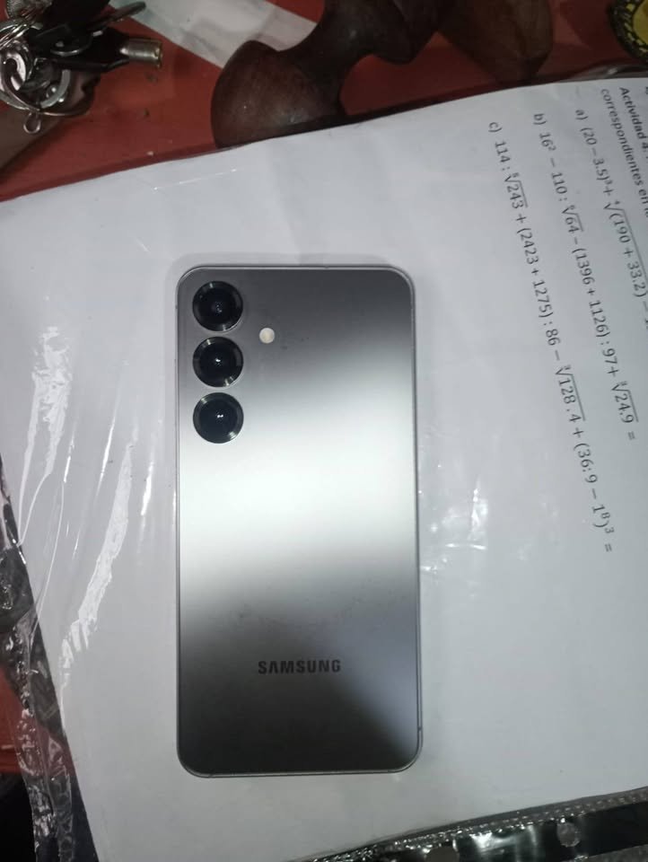 Vendo Samsung Galaxys S25 256GB 12 RAM única mano como nuevo nunca se le cambio modulo