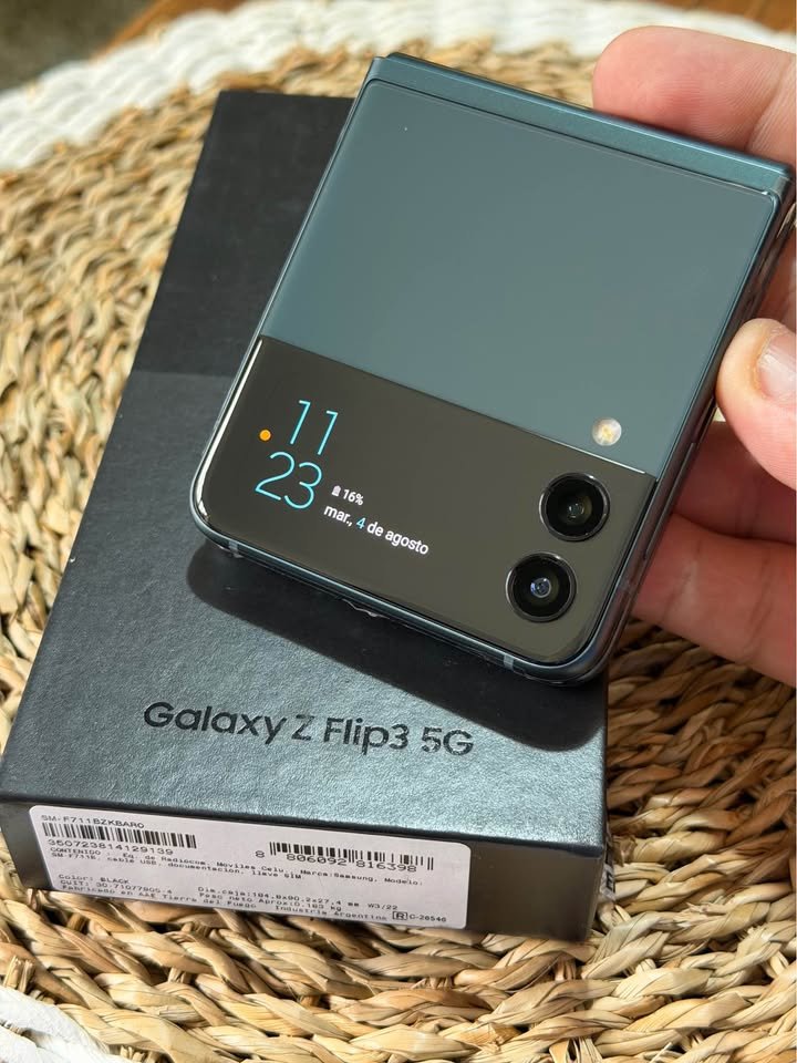 Vendo Samsung Z flip 3 libre 128gb 8ram , IMPECABLE NADA DE USO , COMPLETO , NO PERMUTO
