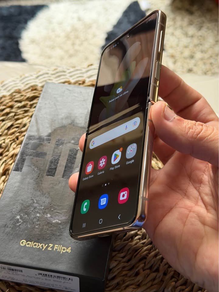 Vendo Samsung Z flip 4 libre 128gb 8ram , IMPECABLE SIN USO , COMPLETO, NO PERMUTO