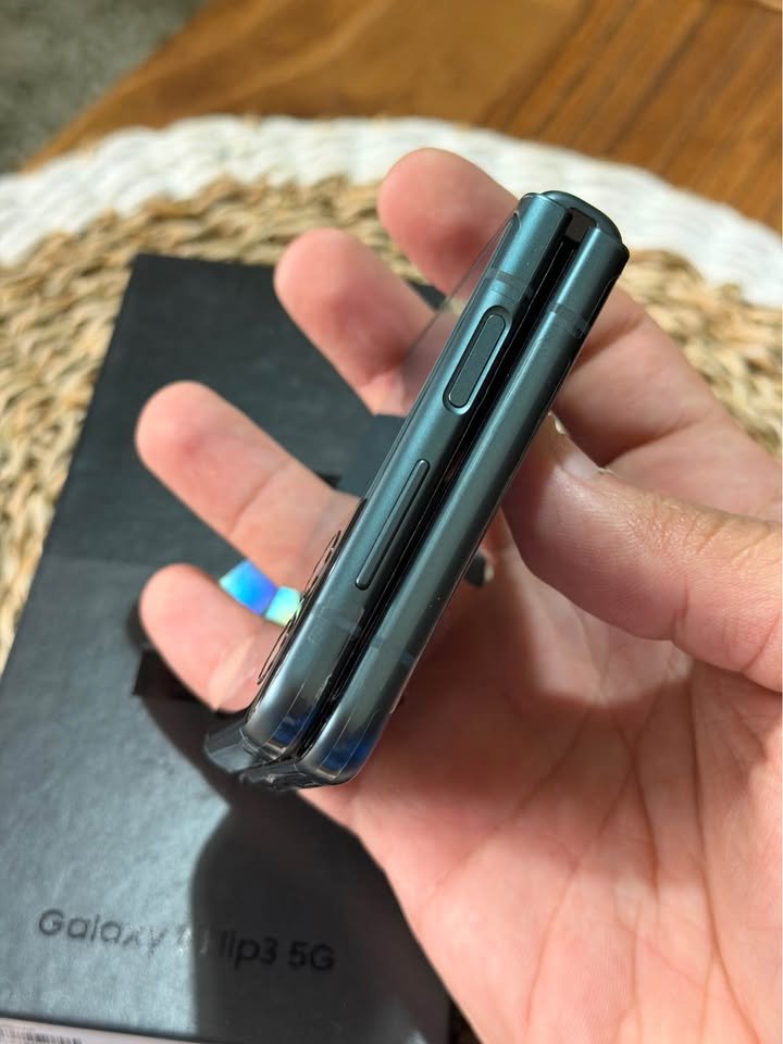 Vendo Samsung Z flip 3 libre 128gb 8ram , IMPECABLE NADA DE USO , COMPLETO , NO PERMUTO